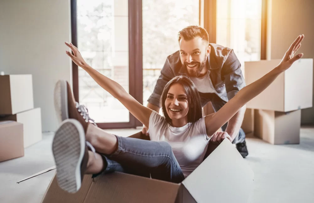 How self storage can help couples move in together